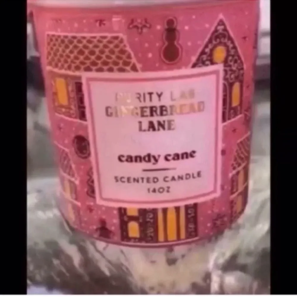 New Scented 14oz candle in teal gingerbread container